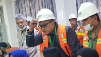 Saat ini masih dibutuhkan 10.000 tambahan karyawan lagi, semuanya tenaga lokal dan lowongan terbuka bagi umum. Mungkin ada yang berminat? lanjutnya.