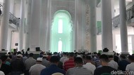 Salat Jumat di Samara: Pakai Kaus Kaki dan Belanja di Pasar Kaget Salat Jumat di Samara: Pakai Kaus Kaki dan Belanja di Pasar Kaget