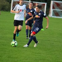 Begini aksi Shanga Forsberg di lapangan hijau. Dilansir dari situs resmi Bundesliga, Shanga memperkuat squad Leipzig. Mereka menikah pada 17 Juli 2016. Foto: Dok. Instagram/Shanga Forsberg
