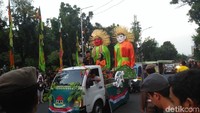 Pawai kendaraan hias turut meramaikan Jakarnaval 2018 (Foto: Nur Azizah Rizki Astuti/detikcom)