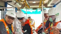 Dede juga menyebut gaji para pekerja lokal cukup menggiurkan yakni Rp 4 juta untuk lulusan SMA yang bekerja sekitar 6 bulan. Sedangkan untuk pekerja dengan masa kerja sudah 2 tahun gajinya mencapai Rp 10 juta per bulan.