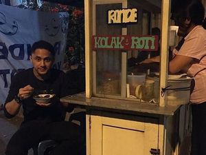 Makan Wedang Ronde dan Goreng Bala-bala, Serunya Kulineran ala Hengky Kurniawan
