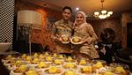 Makan Wedang Ronde dan Goreng Bala-bala, Serunya Kulineran ala Hengky Kurniawan