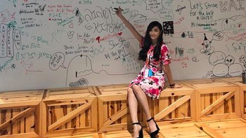Ia gemar berbagai hal berbau teknologi. Ini saat dia berkunjung ke kantor Facebook di Singapura. Foto: Instagram