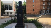 Ini adalah Monument of Sergey Korolev, ahli penerbangan dan luar angkasa. Banyak turis baru tahu, Samara adalah kota pengembangan teknologi ruang angkasa Rusia (Resha/detikTravel)  