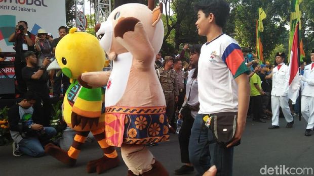 Antusiasme Warga Sambut Jakarnaval yang Diramaikan Kendaraan Hias