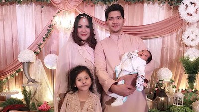 Cantik Serba Pink! Audy-Iko Uwais Gelar Tasyakuran Anak ke-2