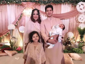 Cara Audy Item Tumbuhkan Minat Baca Sang Anak