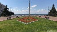 Inilah Glory Square di Samara. Ini adalah alun-alun yang luas dan banyak warga menikmati suasana (Resha/detikTravel)