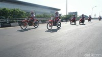 Touring bertajuk National Honda Roadventure ini dimulai dengan rolling city di kota masing-masing, dilanjutkan dengan bertualang di jalanan off-road pada Minggu (8/7). Foto: Astra Honda Motor