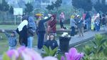 Wisatawan Ramai-ramai Datangi Puncak Dieng Lihat Embun Es