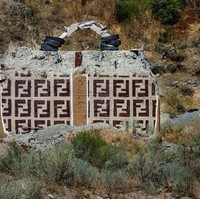 Untuk melihat [batu] runtuh dengan berlalunya waktu, kembali ke bumi sebagai debu, metafora itu terlalu kuat untuk diabaikan, kata sang artis. Foto: Dok. Thrashbird