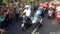 Sore ini tiba waktunya, dan kita sudah menunggu lama. Kita menyaksikan festival Jakarnaval 2018, kata Anies. 