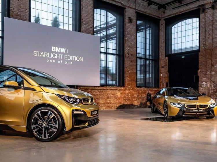 Warna Emas BMW i8 dan i3