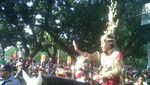 Foto: Beda Gaya Jokowi, Ahok, dan Anies Meriahkan Jakarnaval