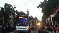Ada pula bus TransJakarta (Foto: Nur Azizah Rizki Astuti/detikcom)