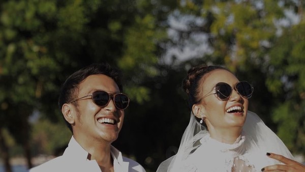Foto: Cantiknya Nadine Chandrawinata, Menikah dengan Gaun Lungsuran Ibu