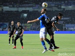 Pertandingan antara Persib Bandung melawan PSIS Semarang digelar di Stadion Gelora Bandung Lautan Api, Minggu (8/7/2018).