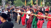 Gubernur DKI Jakarta Anies Baswedan membuka Jakarnaval 2018. Anies meminta warga mendukung karnaval itu agar menjadi yang terbaik di Indonesia.