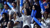 Sorak-sorai penonton menggema di Istora Senayan.