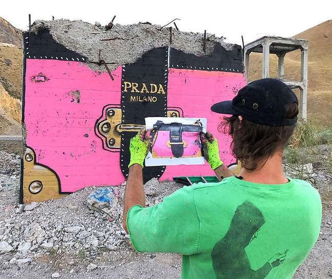 Kita datang ke suatu tempat di mana hal-hal dan status sosial menjadi lebih penting daripada hubungan manusia satu sama lain, tutur seniman asal Los Angeles ini. Foto: Dok. Thrashbird