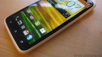 HTC One X yang dirilis pada 2012 mendapat sejumlah pujian terhadap kemampuan kameranya. Foto: Unwired