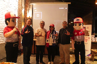 Pelanggan setia JNE dan Shopee yang berkesempatan menyaksikan Final Piala Dunia 2018 secara langsung (Foto: dok. JNE)