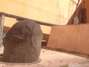 Foto: Batu Mirip Kelamin Pria di Cirebon, Masa Sih?
