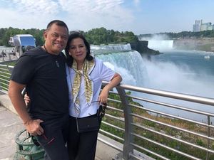 Saat Gatot Nurmantyo Pose Bareng Istri di Niagara Falls