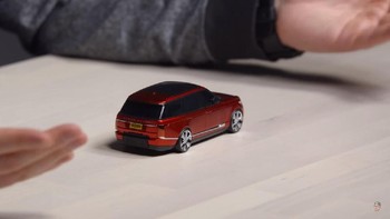 Mobil mainan ini tampak gahar ya. Foto: YouTube/UnboxTherapy