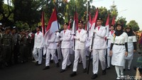 Ada juga pertunjukan dari Paskibra DKI.