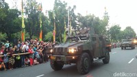 Rombongan kendaraan perang Anoa juga ikutan (Foto: Nur Azizah Rizki Astuti/detikcom)