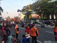 Antusiasme Warga Sambut Jakarnaval yang Diramaikan Kendaraan Hias