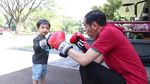 Gemasnya Jan Ethes Saat Main Tinju dan Bola Bareng Jokowi
