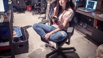 Di Instagram, Alodia sangat populer dengan 900 ribu lebih follower Foto: Instagram