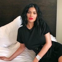 Kylie pun selalu bangga memamerkan bibir jumbonya. Kylie tampak semakin percaya diri dengan filler bibir.  Foto: Instagram