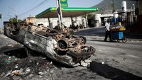 Protes warga pun tak terhindarkan. Aksi pembakaran dan tindakan huru-hara lainnya terlihat dibeberapa tempat di ibukota Haiti tersebut. Andres Martinez Casaf/Reuters.