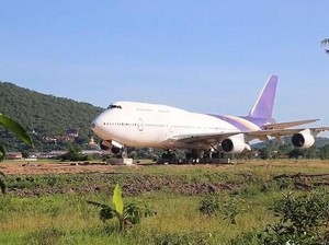 Warga Desa Thailand Dikejutkan Pesawat Nyasar