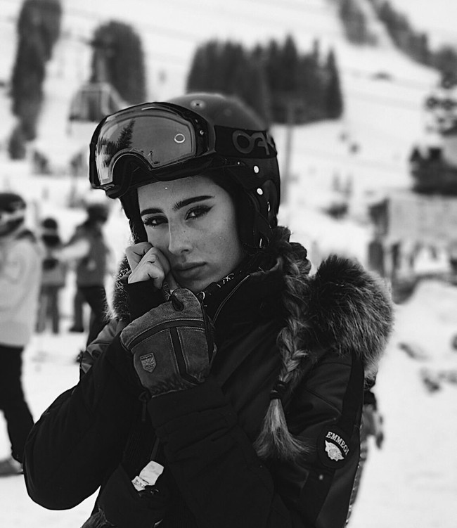 Aku tahu pasti ada orang Saudi yang tidak setuju dengan aku menjadi model. Aku menghargai hak mereka untuk beropini tapi juga sangat bangga bahwa aku bisa memperluas persepsi dari apa artinya menjadi wanita Saudi modern di mata dunia, kata Taleedah. Foto: Instagram @taleedah