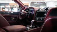Dari sisi model tidak ada perbedaan signifikan. Mesin V8 Bentley Bentayga ini menawarkan tenaga sampai 542 daya kuda, torsi maksimum 770 Nm pada 1.960 rpm dan mampu mencapai topspeed hingga 290 km/jam. Pool/Bentley.