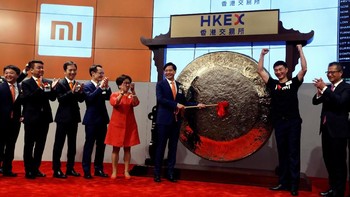 IPO Xiaomi memiliki jendela listing yang tidak menguntungkan, semacam menjadi korban dari ketegangan perdagangan AS-China yang terus meningkat, kata Director of Asset Management Ample Capital, Alex Wong Kwok-ying. Foto: Reuters