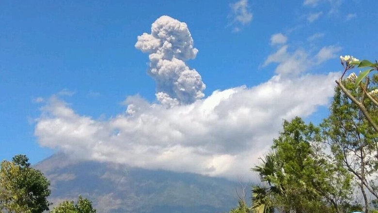 Gunung Agung Erupsi Lagi, Tinggi Kolom Abu Kini 4,1 Km Gunung Agung Erupsi Lagi, Tinggi Kolom Abu Kini 4,1 Km
