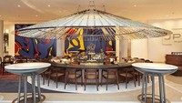 Arsitek John C membeli salah satu bangunan kantor tua yang terdiri dari sembilan lantai bawahnya telah mendalangi butik Hotel Indigo Atlanta Downtown. Dia memiliki ucapannya (dan cara) dalam setiap aspek perbaikan, dari tangga spiral lobi kaca-gantung dan kaca hingga karpet yang menggambarkan karya seni dari koleksi pribadinya hingga hidangan tertentu di menu. Mural avant-garde di kamar tamu menggambarkan proyek Portman lain, AmericasMart-Atlanta terletak di sebelahnya. Tidak diragukan lagi, jika Anda seorang arsitek dan dapat bermimpi besar, proyek hewan peliharaan Portman akan menjadi inspirasi Anda. Istimewa/Fodors.com