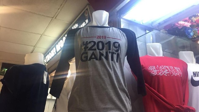 Geliat Bisnis Kaos Politik di Tanah Abang Geliat Bisnis Kaos Politik di Tanah Abang