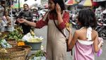 Begini Gaya Sarwendah Hingga Sissy Pricilia Saat Belanja di Pasar