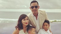 Pernikahan Rio Febrian dan sang istri yakni Sabrina Kono hingga kini berjalan bahagia, keduanya menikah pada tahun 2010 lalu di Bangkok, Thailand. Dari pernikahan keduanya sudah dikaruniai dua putra yakni Jamaica fosteriano Febrian dan Kalampati Sinarra Febrian. Foto: Dok. Instagram