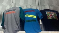 Salah satu toko yang menjual kaos tersebut adalah Toko A&Me; III Blok B Lantai 3, Tanah Abang, Jakarta. Ada pula toko lainnya yang berlokasi di lantai yang sama.