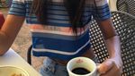 Yuk! Kenalan Sama Model Seksi yang Doyan Makan, Emily Ratajkowski