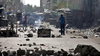 Warga kecewa dengan keputusan pemerintah tersebut karena selama ini mereka sudah kesulitan untuk memenuhi kebutuhan hidup. Kenaikan harga BBM hanya akan menambah kesulitan hidup mereka. Andres Martinez Casaf/Reuters.
