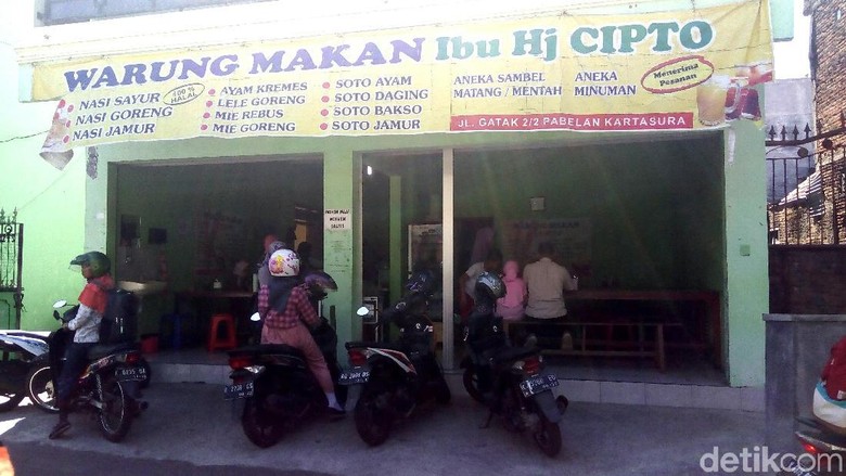 Hai Mahasiswa, di Solo Masih Ada Nasi Sebungkus Seharga Rp 1.000 Hai Mahasiswa, di Solo Masih Ada Nasi Sebungkus Seharga Rp 1.000